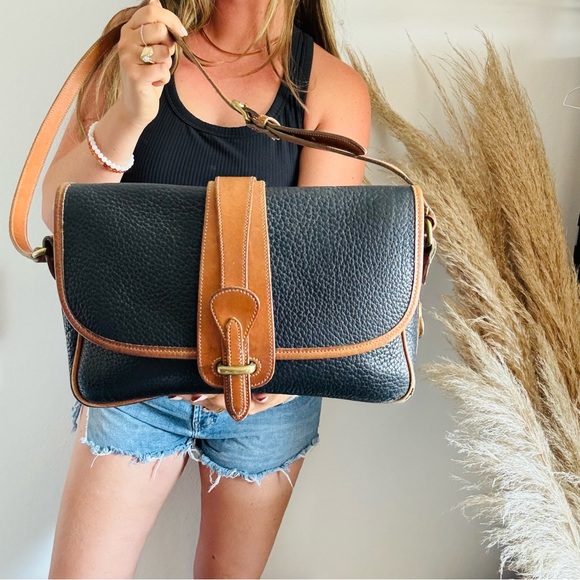 VINTAGE DOONEY BOURKE Black Cognac Brown Leather Gold Metal Crossbody Purse Bag - Picture 16 of 16